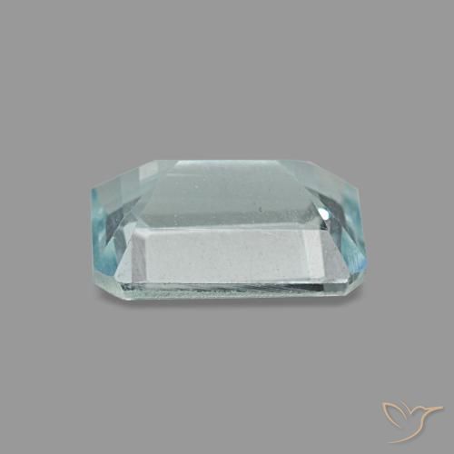 0.83カラットの天然薄いブルーグリーンアクアマリン（7×5.1 mm・エメラルドカット）
