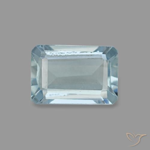 0.54カラットの天然薄いブルーグリーンアクアマリン（6.1×4.1 mm・エメラルドカット）
