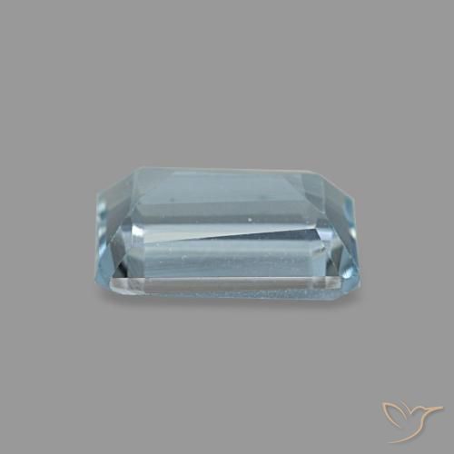 0.54カラットの天然薄いブルーグリーンアクアマリン（6.1×4.1 mm・エメラルドカット）