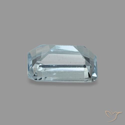 0.52カラットの天然薄いブルーグリーンアクアマリン（5.9×3.9 mm・エメラルドカット）