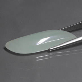 18.27カラットの天然鮮やかなグリーンアベンチュリン、ファンシーシェイプ、半透明