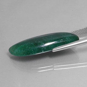 18.67カラットの天然グリーンアベンチュリン（31.2×12.2 mm・ファンシーシェイプ）