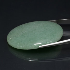 102.50カラットの天然グリーンアベンチュリン（48.9×35.1 mm・オーバルカット）