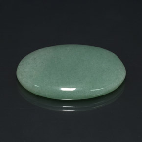 80.23カラットの天然グリーンアベンチュリン（44×30.9 mm・オーバルカット）