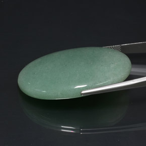 80.23カラットの天然グリーンアベンチュリン（44×30.9 mm・オーバルカット）