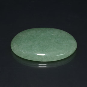 90.47カラットの天然グリーンアベンチュリン（46.5×33.8 mm・オーバルカット）