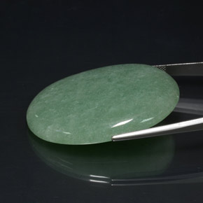 90.47カラットの天然グリーンアベンチュリン（46.5×33.8 mm・オーバルカット）