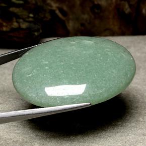 123.68カラットの天然グリーンアベンチュリン（48.4×36.4 mm・オーバルカット）