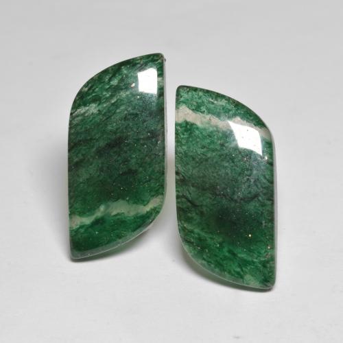 18.68カラットの天然マルチカラーグリーンアベンチュリン（23.2×10.4 mm・ファンシーシェイプ）