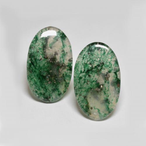 16.57カラットの天然グリーンアベンチュリン（20.2×12.2 mm・オーバルカット）