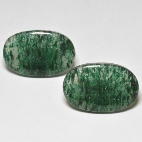 16.27カラットの天然ダークグリーンアベンチュリン（18.4×11.8 mm・オーバルカット）