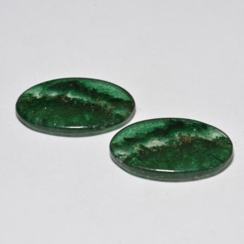12.30カラットの天然マルチカラーグリーンアベンチュリン（19.2×12.8 mm・オーバルカット）