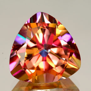 11.78カラットの天然マルチカラーアゾティックトパーズ（14.1×14 mm・トリリアント）
