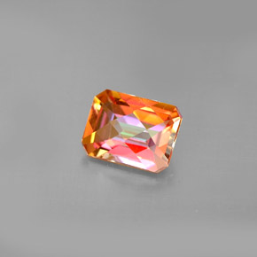 1.92カラットの天然マルチカラーアゾティックトパーズ（8.2×6.2 mm・エメラルドカット）
