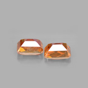 カラットの天然トップレインボーアゾティックトパーズ（8.9×7 mm・エメラルドカット）