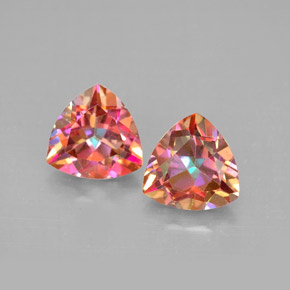 カラットの天然トップレインボーアゾティックトパーズ（7.1×7 mm・トリリアント）