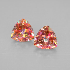 カラットの天然トップレインボーアゾティックトパーズ（6.9×7 mm・トリリアント）