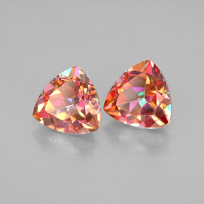 カラットの天然トップレインボーアゾティックトパーズ（6.9×7 mm・トリリアント）
