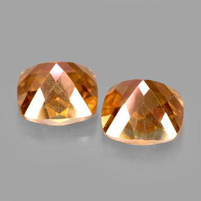 カラットの天然トップレインボーアゾティックトパーズ（8×8 mm・クッションカット）