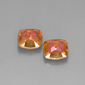 カラットの天然トップレインボーアゾティックトパーズ（8.2×8.2 mm・クッションカット）
