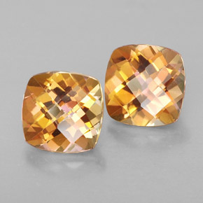 カラットの天然トップレインボーアゾティックトパーズ（8.1×8.1 mm・クッションカット）