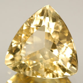 2.71カラットの天然ゴールデンイエローベリル（10.2×10 mm・トリリアント）