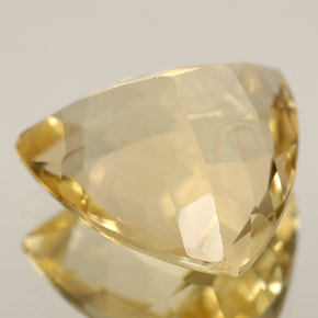 2.71カラットの天然ゴールデンイエローベリル（10.2×10 mm・トリリアント）