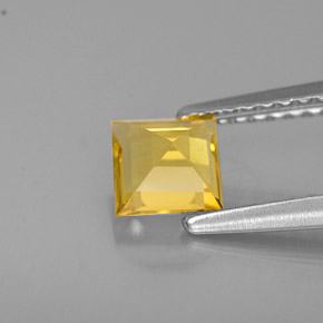 0.55カラットの天然ゴールデンイエローベリル（4.9×4.9 mm・四角）