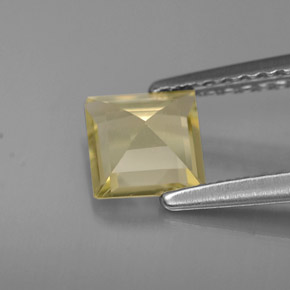 0.64カラットの天然ゴールデンイエローベリル（5.4×5.4 mm・四角）