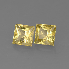 カラットの天然ゴールデンイエローベリル（4.8×4.7 mm・四角）