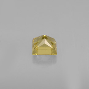 0.52カラットの天然ゴールデンイエローベリル（4.6×4.5 mm・四角）
