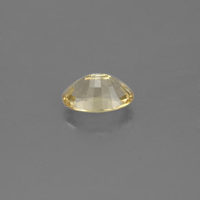 0.56カラットの天然ゴールデンイエローベリル（6.3×4.6 mm・オーバルカット）