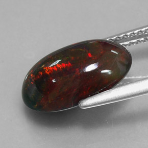 2.60カラットの天然マルチカラーブラックオパール（13×8.3 mm・オーバルカット）