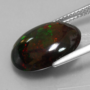 4.47カラットの天然マルチカラーブラックオパール（15.2×11.5 mm・オーバルカット）