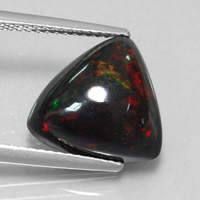 4.00カラットの天然マルチカラーブラックオパール（12.5×11.8 mm・トリリアント）