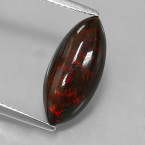 2.28カラットの天然マルチカラーブラックオパール（16.3×7.6 mm・マーキス）
