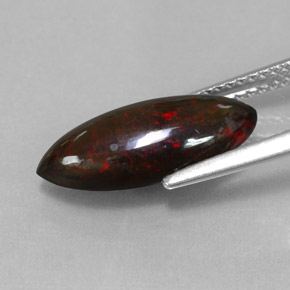 2.28カラットの天然マルチカラーブラックオパール（16.3×7.6 mm・マーキス）