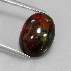4.33カラットの天然マルチカラーブラックオパール（15.1×11.2 mm・オーバルカット）