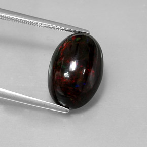 5.05カラットの天然マルチカラーブラックオパール（16×10.7 mm・オーバルカット）