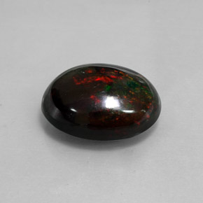 8.82カラットの天然マルチカラーブラックオパール（18×13.7 mm・オーバルカット）