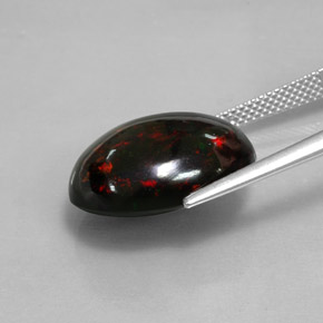 8.82カラットの天然マルチカラーブラックオパール（18×13.7 mm・オーバルカット）