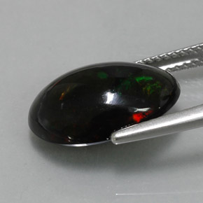 4.34カラットの天然マルチカラーブラックオパール（15.4×10.7 mm・オーバルカット）