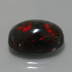 5.81カラットの天然マルチカラーブラックオパール（15.7×10.4 mm・オーバルカット）