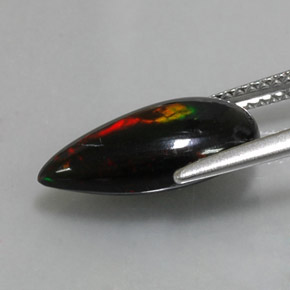 2.19カラットの天然マルチカラーブラックオパール（15×7.6 mm・洋梨の形）