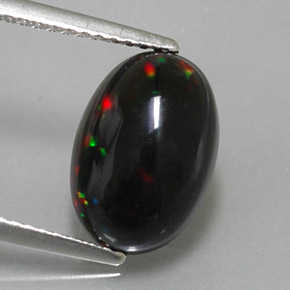 2.83カラットの天然マルチカラーブラックオパール（12.4×8.6 mm・オーバルカット）