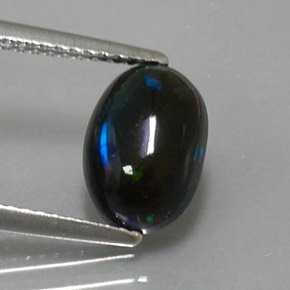 1.62カラットの天然マルチカラーブラックオパール（10.2×7.2 mm・オーバルカット）