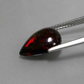 2.18カラットの天然マルチカラーブラックオパール（13.2×9.1 mm・洋梨の形）