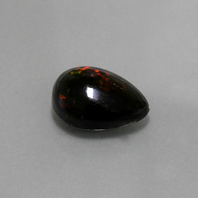 2.10カラットの天然マルチカラーブラックオパール（11.8×8.1 mm・洋梨の形）