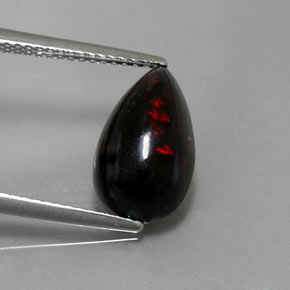 2.51カラットの天然マルチカラーブラックオパール（13.3×8 mm・洋梨の形）