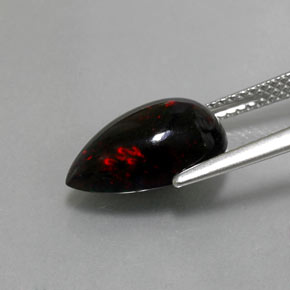 2.51カラットの天然マルチカラーブラックオパール（13.3×8 mm・洋梨の形）